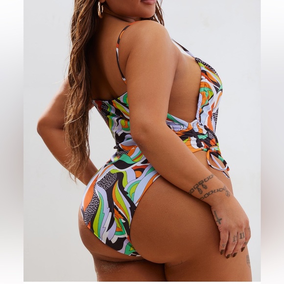 SWIMSUIT - Picture 3 of 3